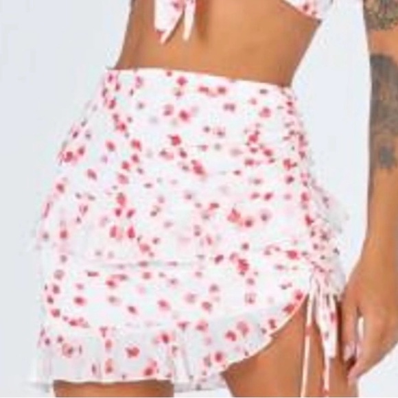 Princess Polly Dresses & Skirts - Princess Polly Secret Love Skirt Size 4